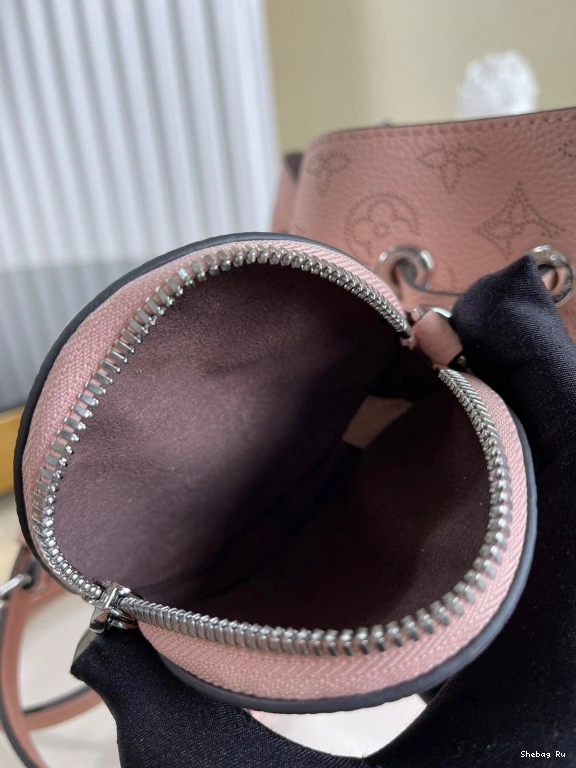 LOUIS VUITTON BELLA 0824